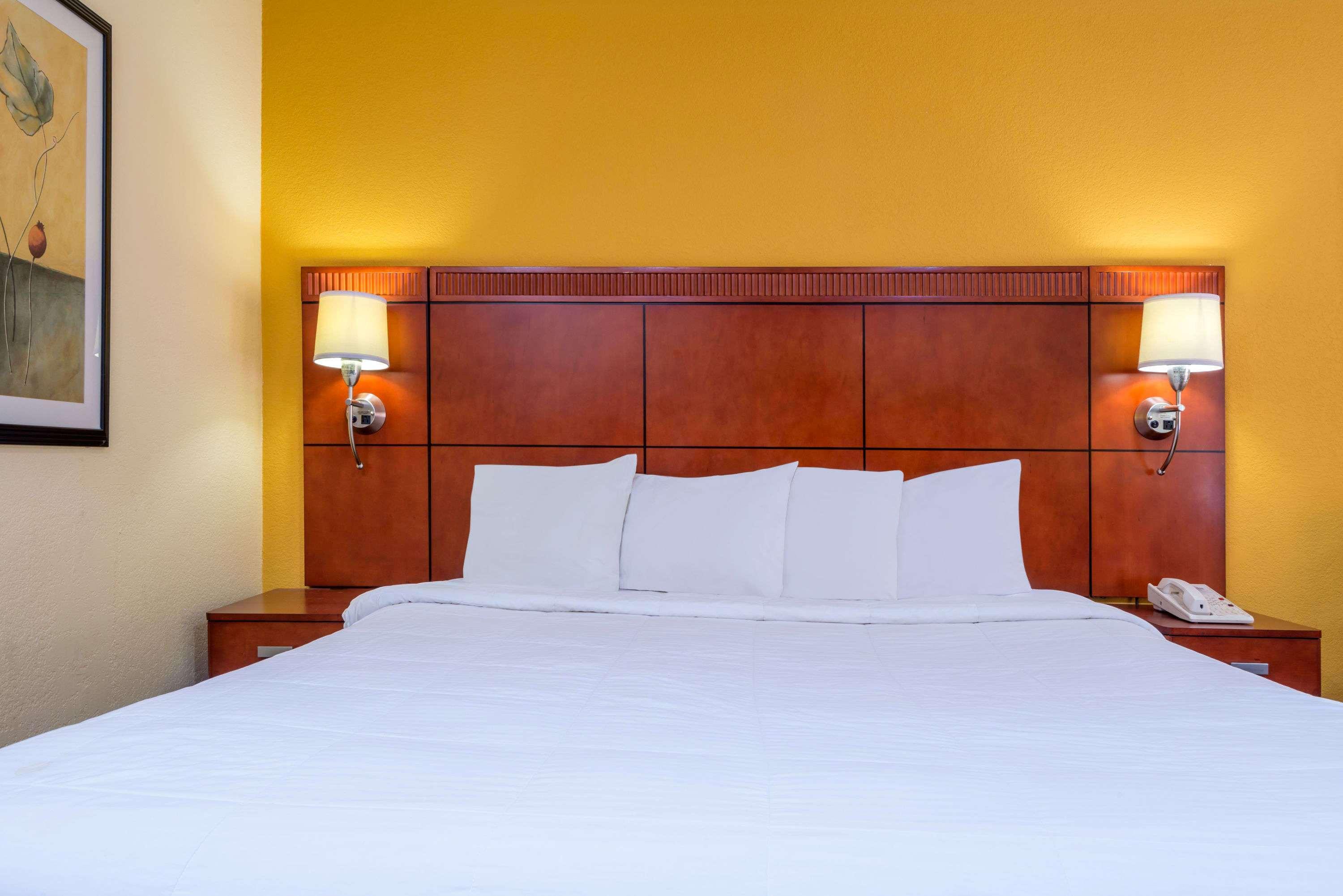 Days Inn By Wyndham Knoxville East Екстериор снимка