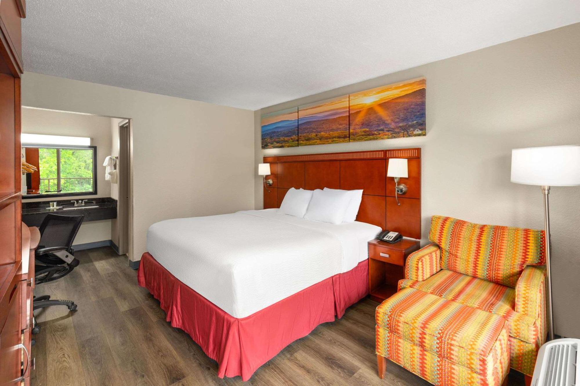 Days Inn By Wyndham Knoxville East Екстериор снимка
