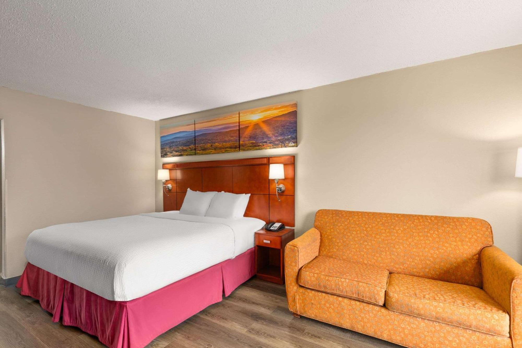 Days Inn By Wyndham Knoxville East Екстериор снимка