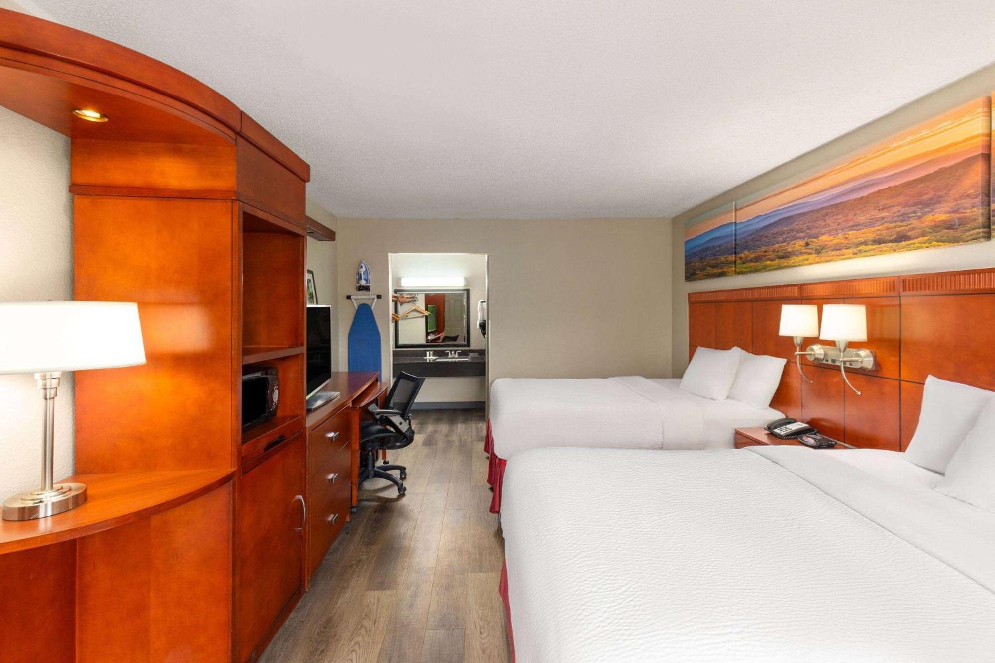 Days Inn By Wyndham Knoxville East Екстериор снимка