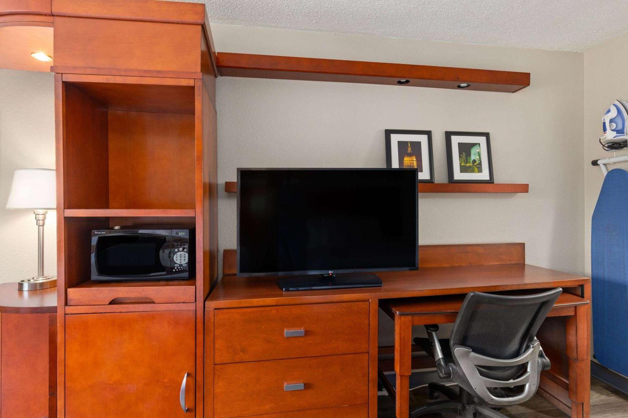 Days Inn By Wyndham Knoxville East Екстериор снимка