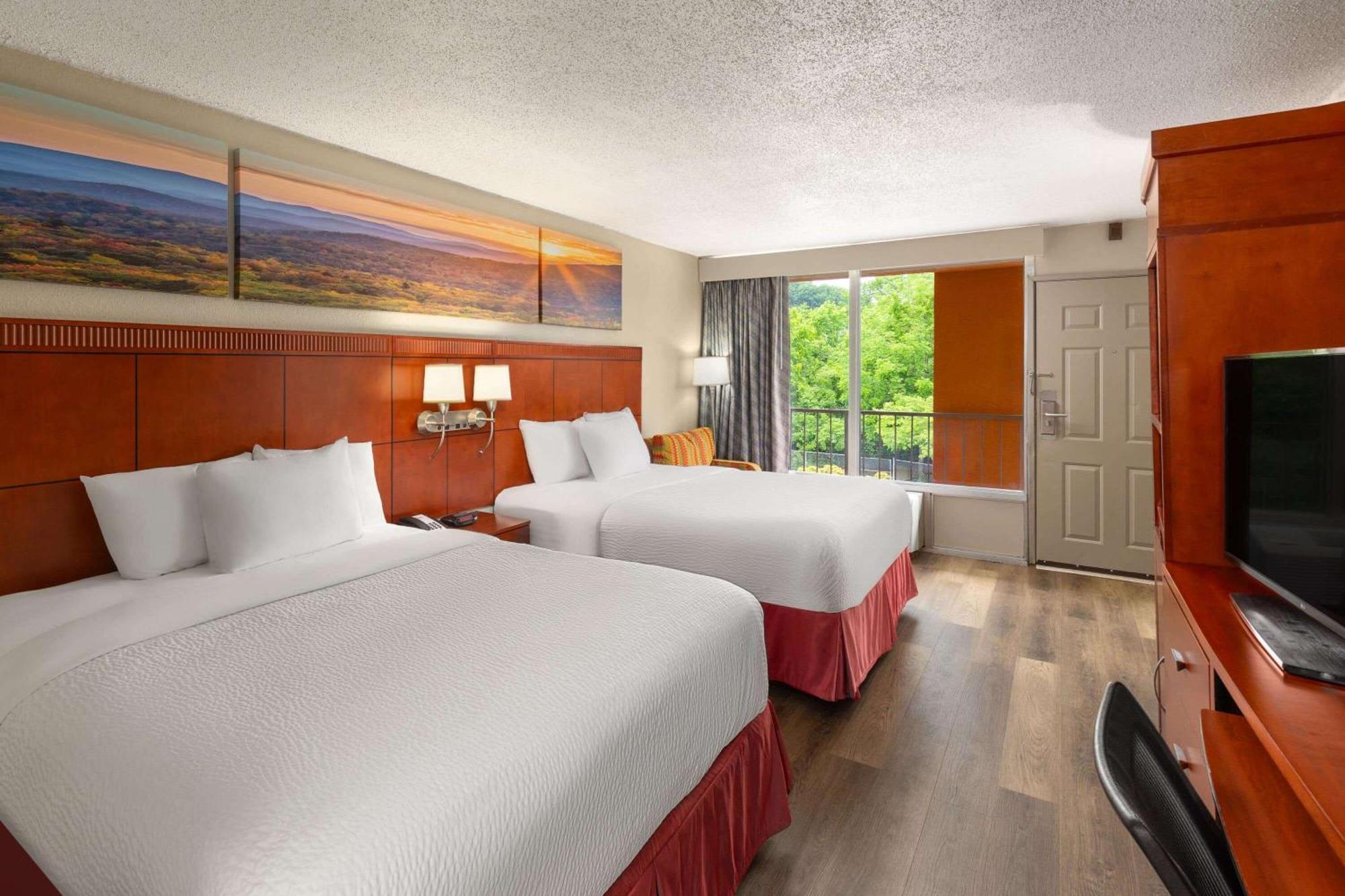 Days Inn By Wyndham Knoxville East Екстериор снимка